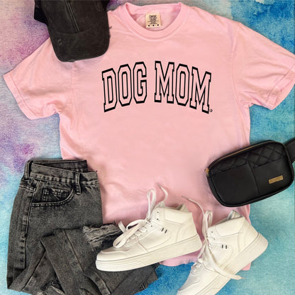 Arched Collegiate Dog Mom Tee | DP1236